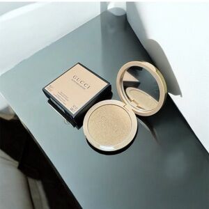GUCCI GLOW
HIGHLIGHTER POWDER
